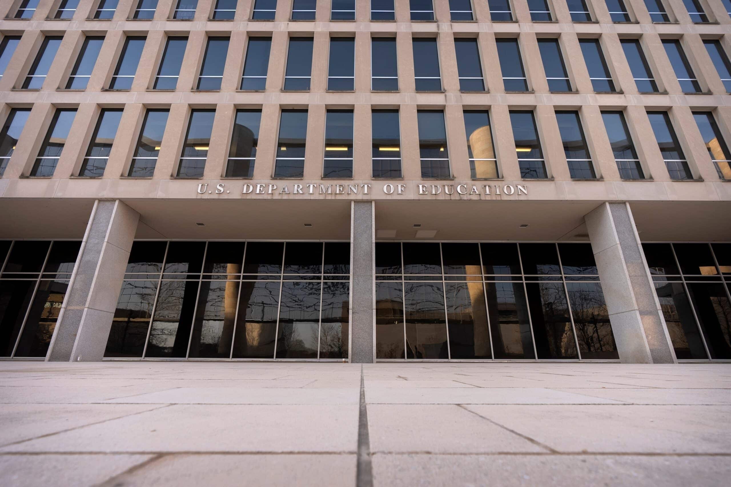 शिक्षा विभाग के बारे में 3 दावे और यह वास्तव में क्या करता है