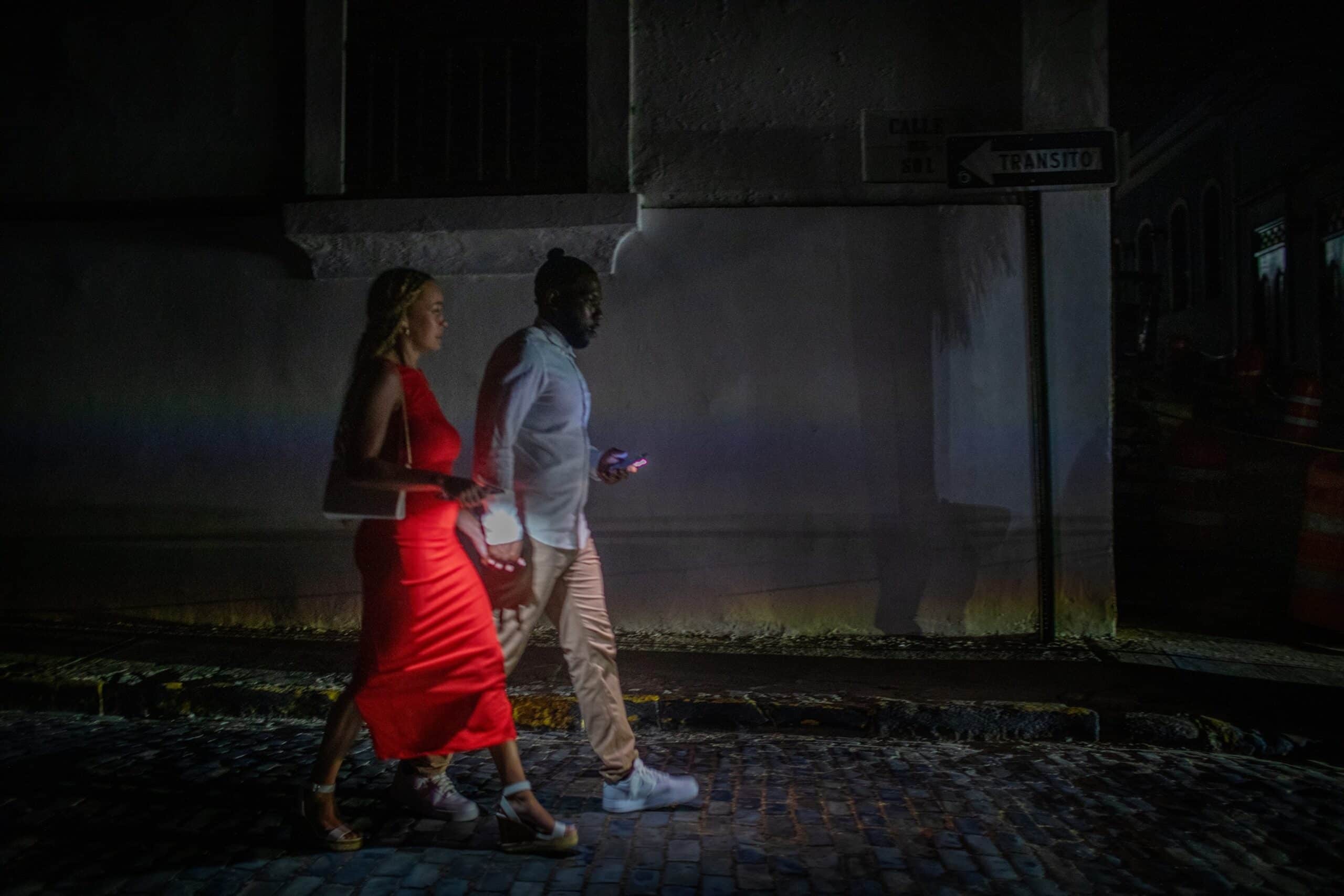 फोटो: ब्लैकआउट ने द्वीप पर अंधेरे में प्यूर्टो रिको को डुबो दिया