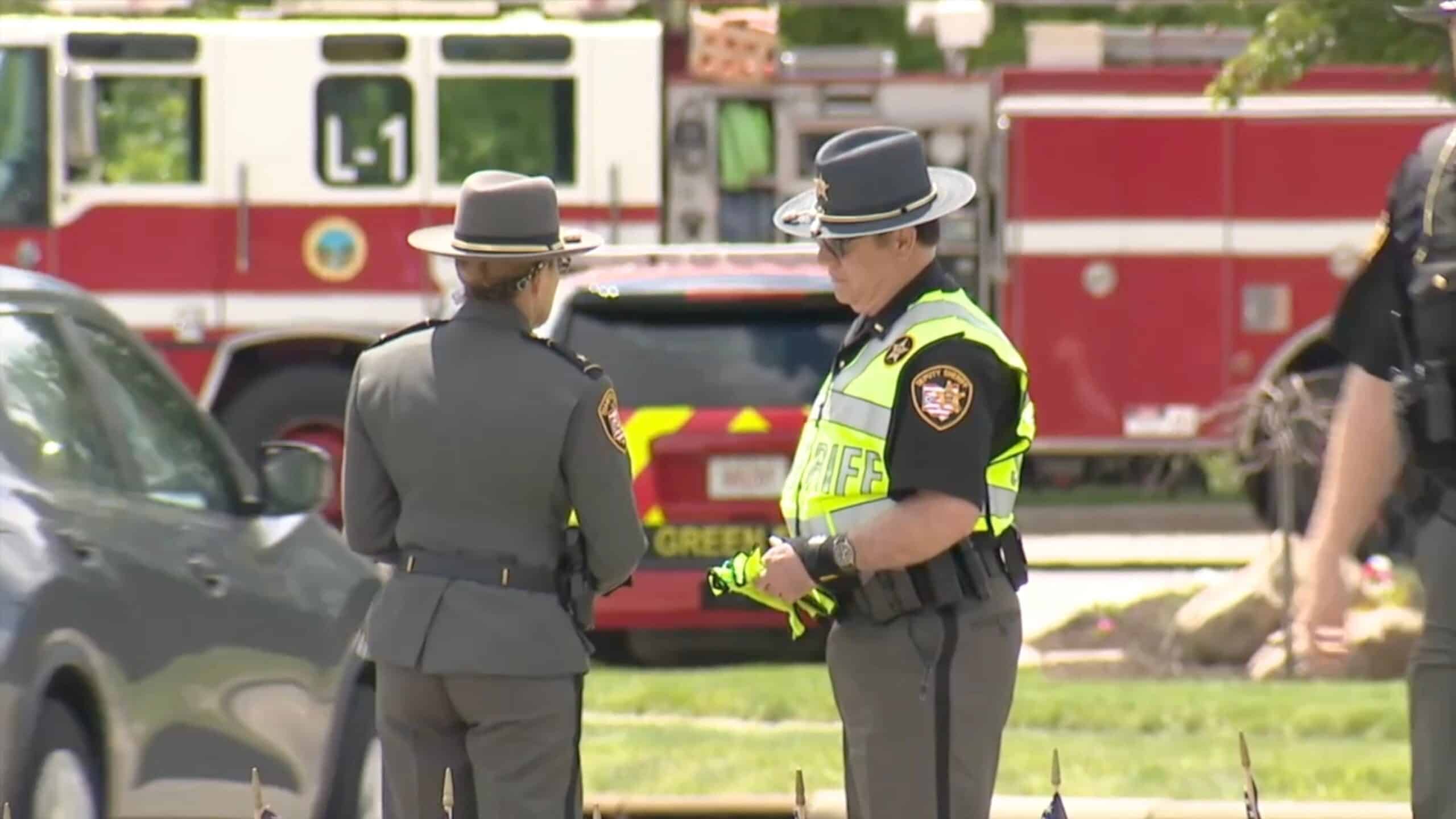 13 वर्षीय लड़का मेमोरियल डे परेड फ्लोट से गिरने के बाद मर जाता है: अधिकारियों