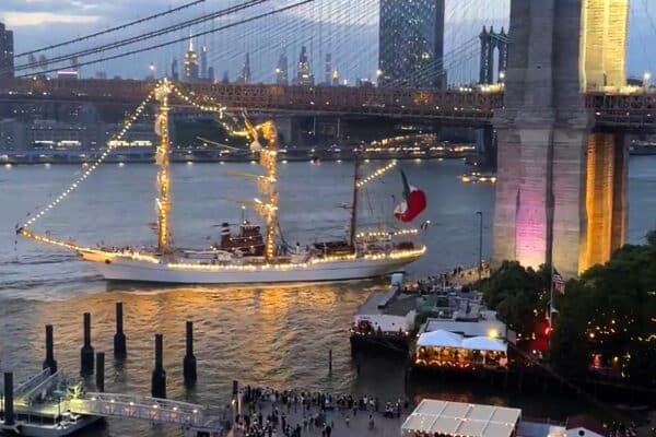 2 मृत, मैक्सिकन नौसेना सेलबोट ब्रुकलिन ब्रिज में दुर्घटनाग्रस्त होने के बाद 19 घायल हो गए, मेयर कहते हैं