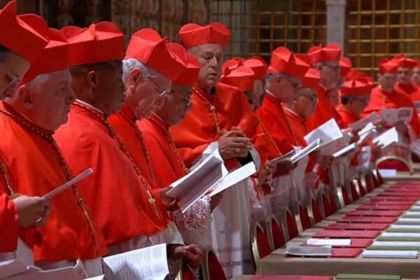 Papal कॉन्क्लेव लाइव अपडेट: कार्डिनल्स कॉन्क्लेव के आगे गोपनीयता की शपथ लेते हैं