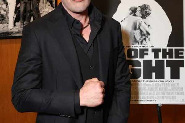 अभिनेता माइकल पिट ने यौन शोषण के आरोपों को गिरफ्तार किया