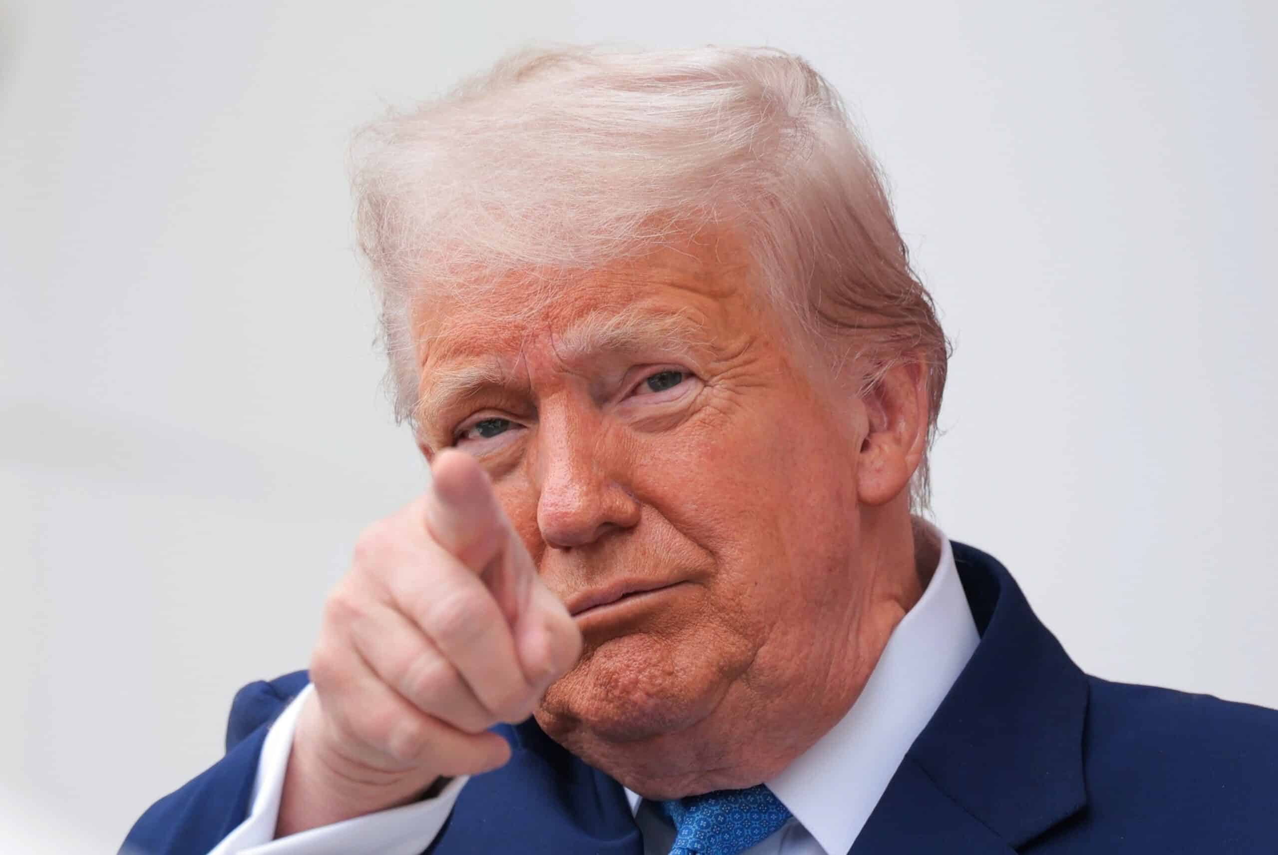 ट्रम्प सभी संघीय एजेंसियों के हार्वर्ड अनुबंधों के लिए अंत के लिए धक्का देने के लिए