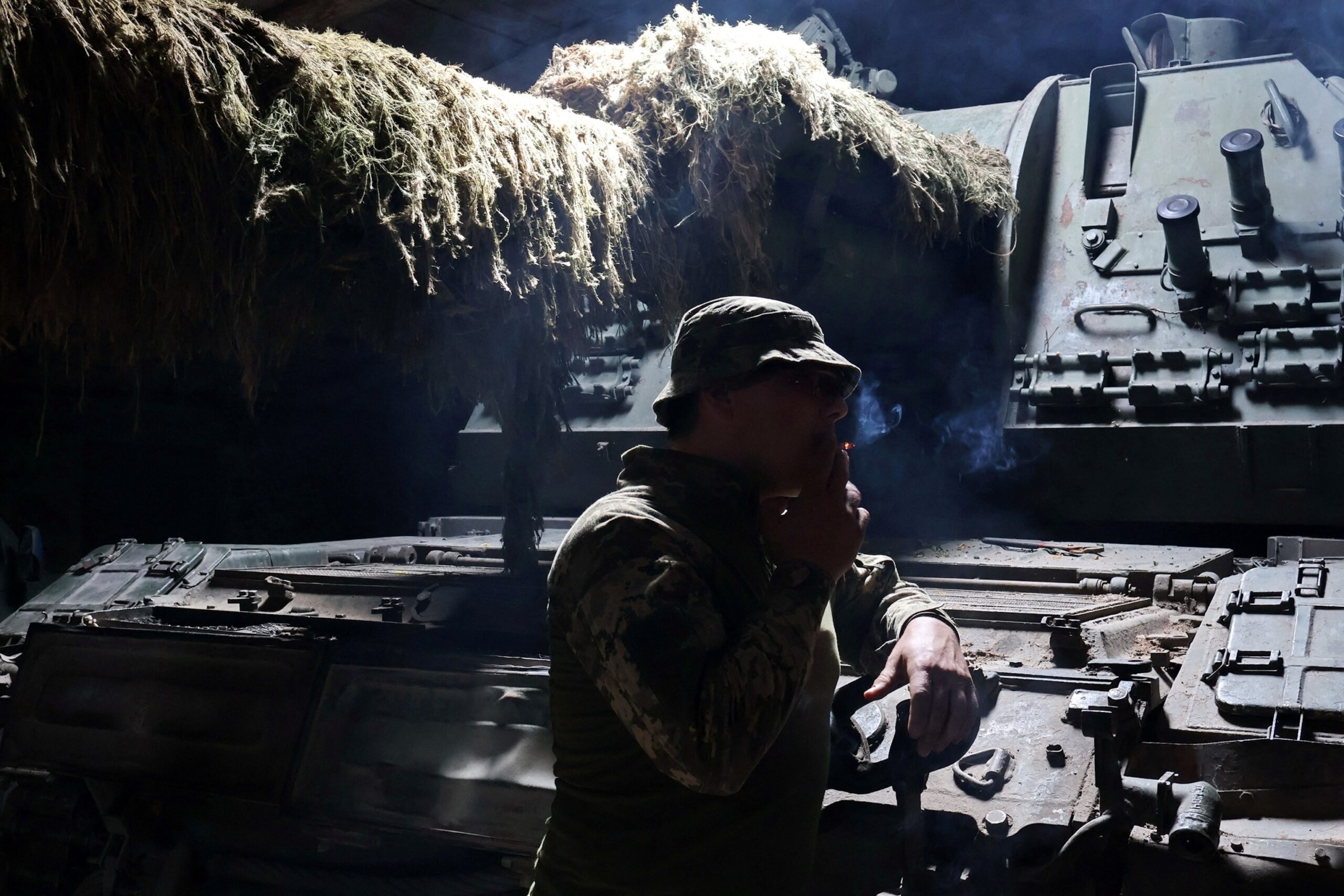 सैकड़ों ड्रोन प्रभावों के साथ रूस पर हमला करते हैं, मॉस्को में रिपोर्ट किए गए व्यवधान