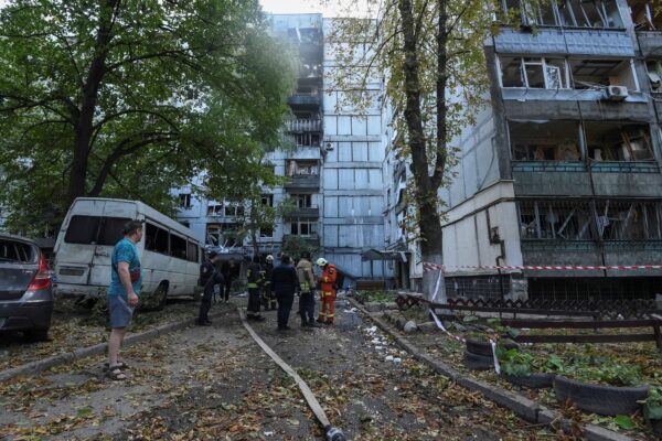 फोटो: DNIPRO में एक रूसी मिसाइल हमले के बाद