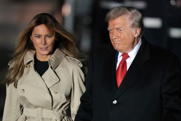 शाही स्वागत के साथ ऐतिहासिक ब्रिटेन राज्य यात्रा शुरू करने के लिए ट्रम्प