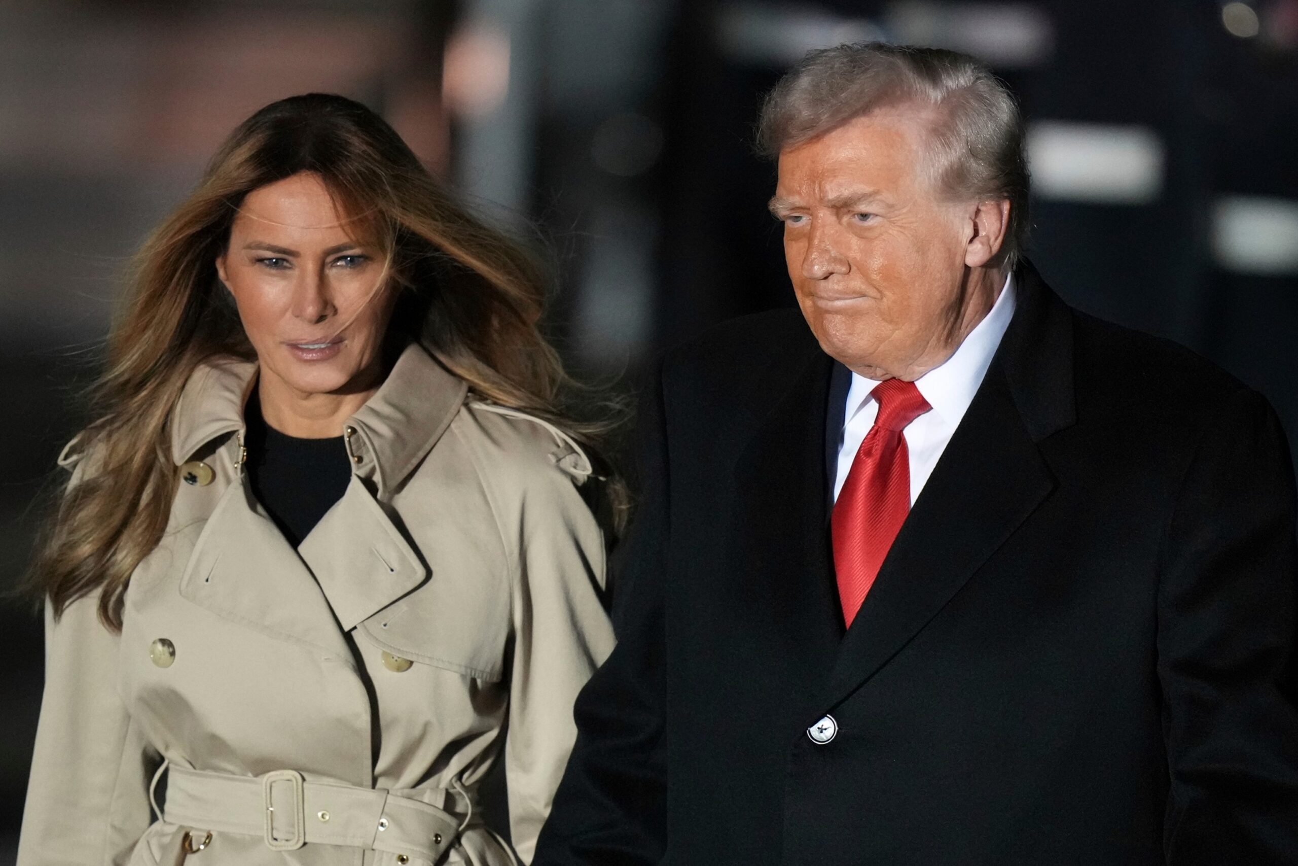 शाही स्वागत के साथ ऐतिहासिक ब्रिटेन राज्य यात्रा शुरू करने के लिए ट्रम्प