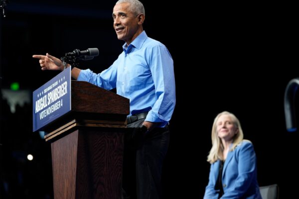 बराक ओबामा, कमला हैरिस ने डेमोक्रेट्स के लिए प्रचार किया, क्योंकि डोनाल्ड ट्रम्प का राजनीतिक अभियान मतदान में निवेश करता है